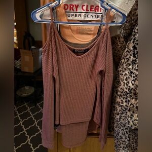 Waffley-flowy Rose v neck long sleeve top with shoulder cut outs size XS EUC